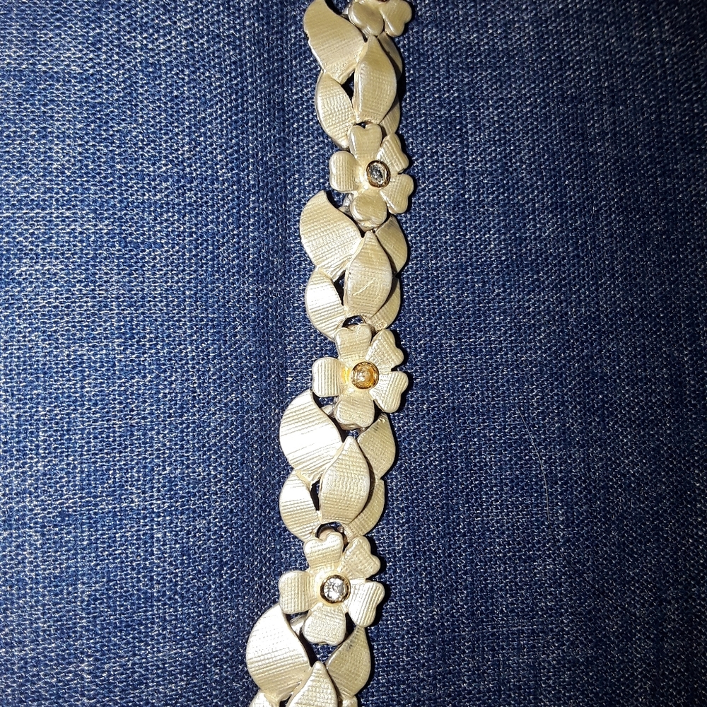 Flower Bracelet - Picture 4 of 7
